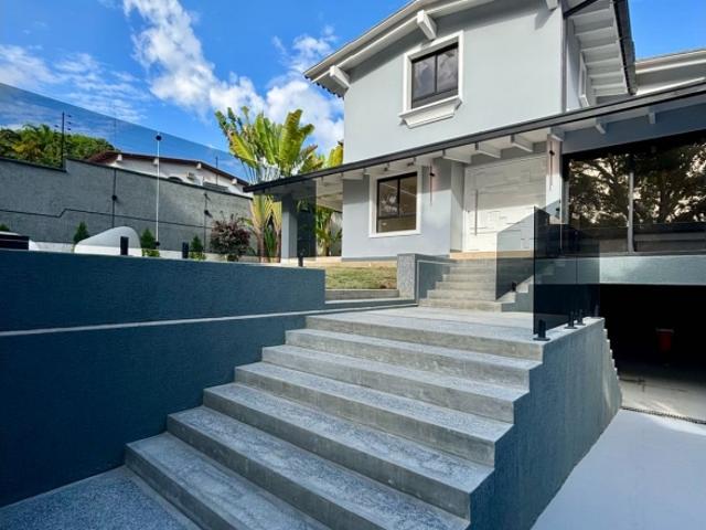 CASA DE LUJO REMODELADA EN CAURIMARE