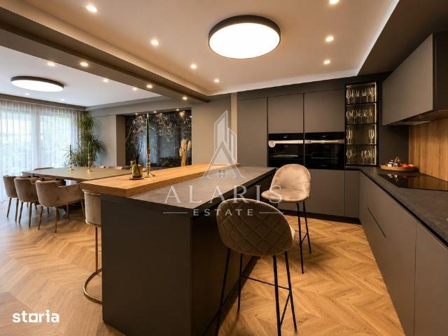 Casa de lux cu 5 camere, 5 bai, in zona Lipovei