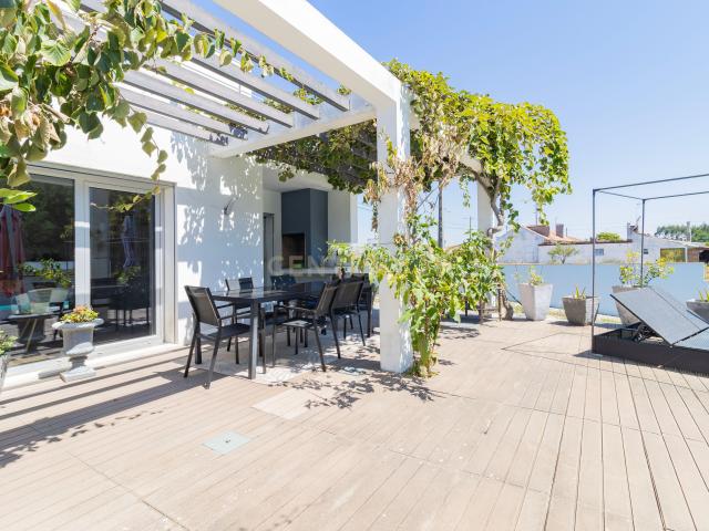 Casa de Luxo com Jardim Piscina e Jacuzzi na Marinha Grande