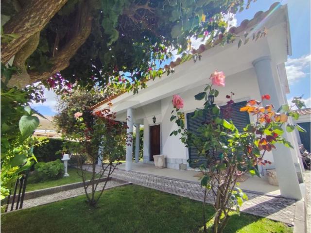 Casa de luxo de 130 m² à venda Charneca de Caparica, Setúbal
