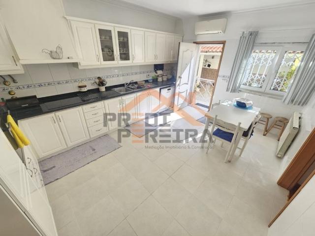 Casa de luxo de 187 m² à venda Bairro Casal dos Aprestimos Ramada, Odivelas, Lisboa