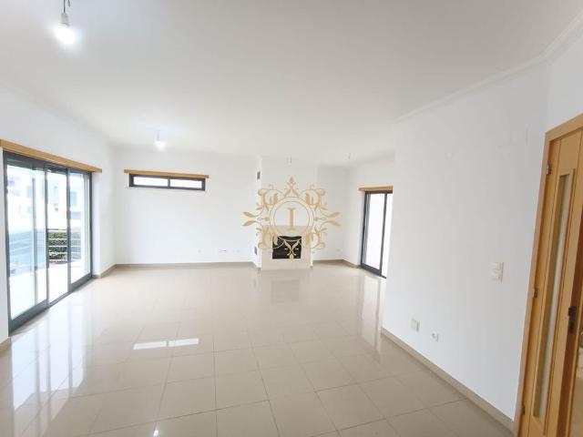 Casa de luxo de 180 m² à venda Almada, Setúbal