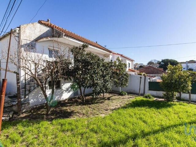 Casa de luxo de 235 m² à venda Charneca de Caparica, Setúbal