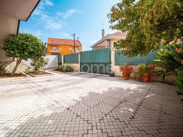 Casa de luxo de 340 m² à venda Loures, Lisboa
