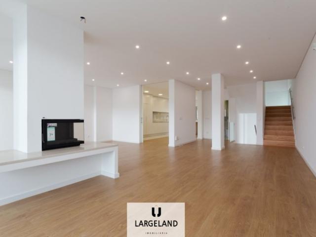 Prestigiosa casa de 354 m² à venda Santa Maria da Feira, Aveiro