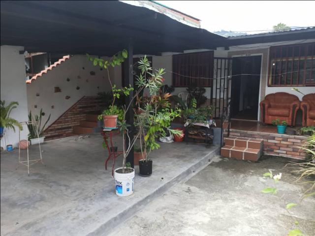 CASA DE LA URB. ALFREDO LARA EJIDO MERIDA VE25 001EJD CPER