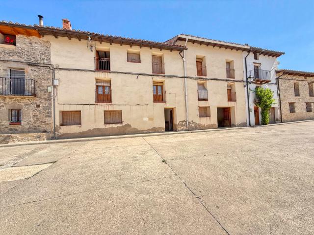 Casa de pueblo 7 dormitorios 770 m2