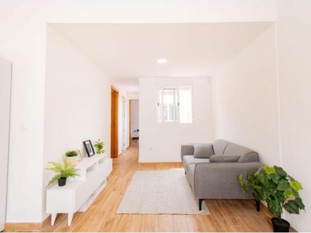 Casa de pueblo totalmente reformada en el casco antiguo de Torrent – Ideal para inversión o familias