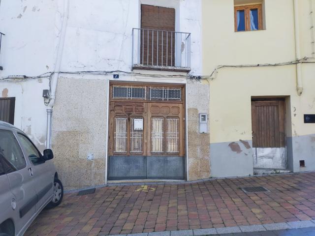 CASA DE PUEBLO A REFORMAR con GARAJE