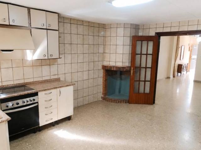 Casa de pueblo a 150 metros del centro comercial