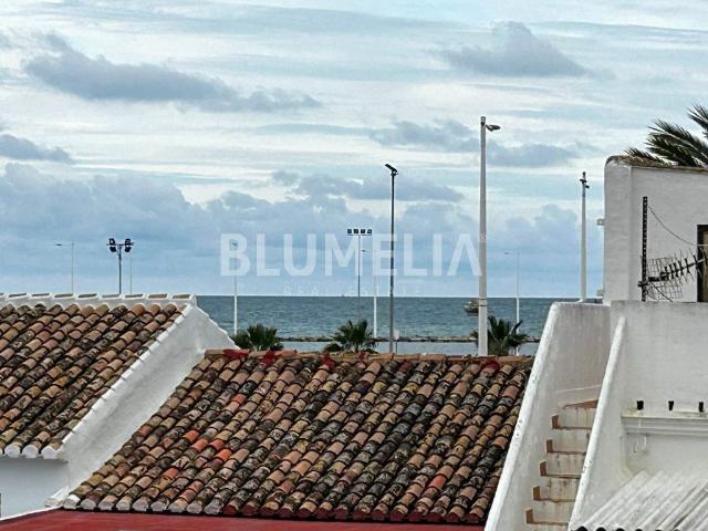 Casa de pueblo a 200 metros de la playa en venta en el puert. 105m² Dénia