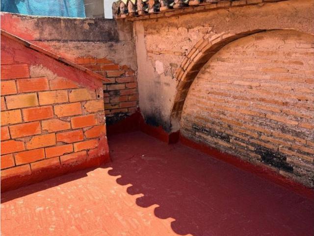Casa de pueblo con garaje en el centro de Bellreguard – ¡Solo 73.000 €!