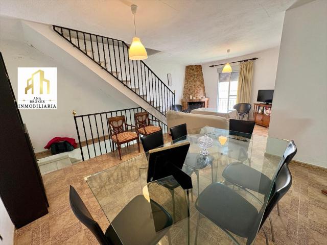 CASA DE PUEBLO CON GARAJE Y TERRAZA SOLÁRIUM EN EL CORAZÓN DEL VALLE DEL GENAL