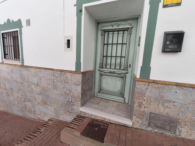 CASA DE PUEBLO con encanto Reformada y modernizada !