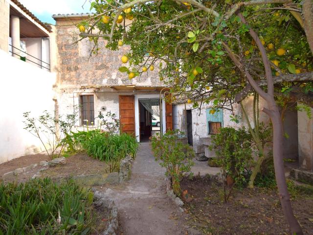 Casa de pueblo con jardín y garaje en Llubi