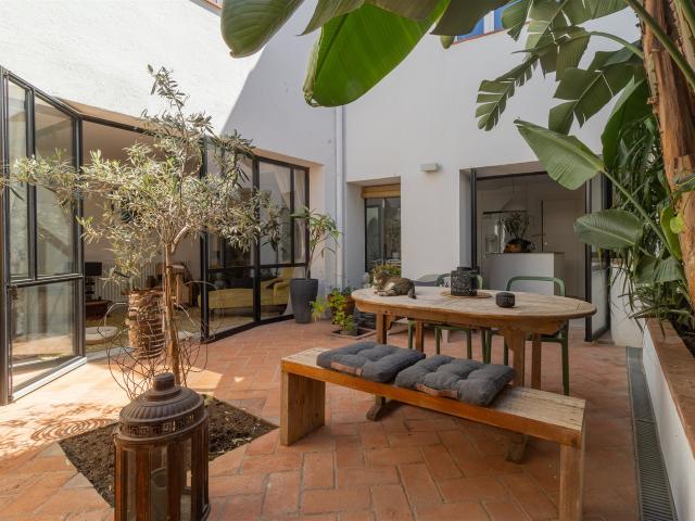 Casa de pueblo con mucho encanto, con patio y garaje, situad. 200m² Palafrugell