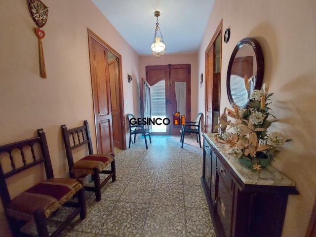 CASA DE PUEBLO CON MUCHAS POSIBILIDADES ¡NEGOCIABLE!