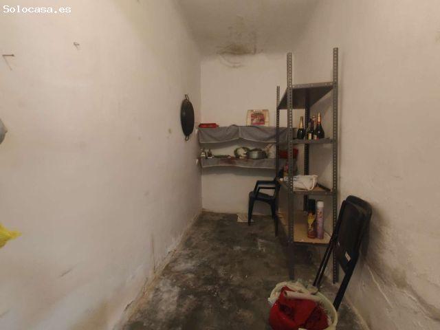 Casa de pueblo con patio para reformar en zona tranquila de Pliego