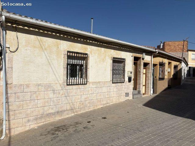Casa de pueblo con patio y trastero en zona céntrica de Pliego