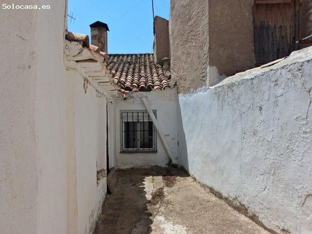 Casa de pueblo con patio y garaje en Caudete de las Fuentes