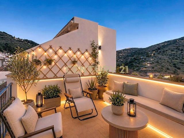 CASA DE PUEBLO CON TERRAZA Y VISTAS EN TORROX PUEBLO