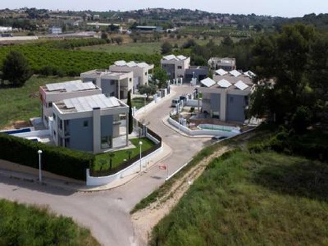 Casa De Pueblo de 4 habitaciones en venta en Montserrat, Valencia