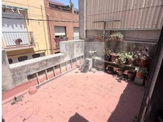Casa de Pueblo de 5 Habitaciones con Múltiples Posibilidades