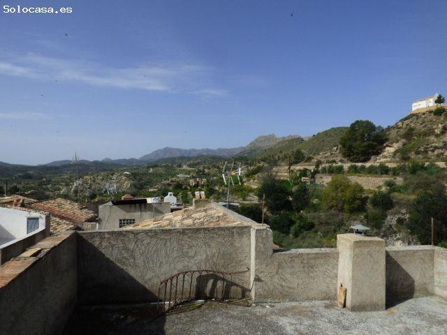 Casa de Pueblo en Venta en Relleu, Alicante
