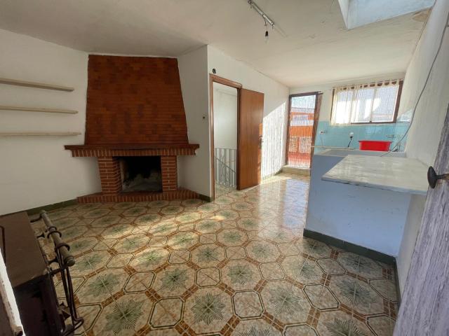 Casa de pueblo de 3 plantas en Benicarló con garaje, chimenea y terrazas