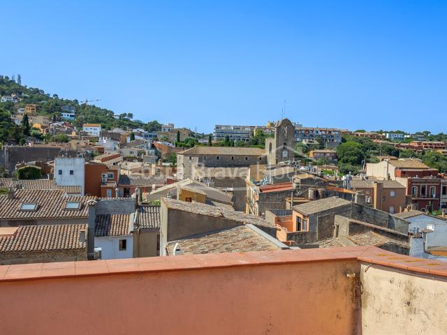 Casa de pueblo en el centro de Begur con gran potencial de r. 231m² Begur