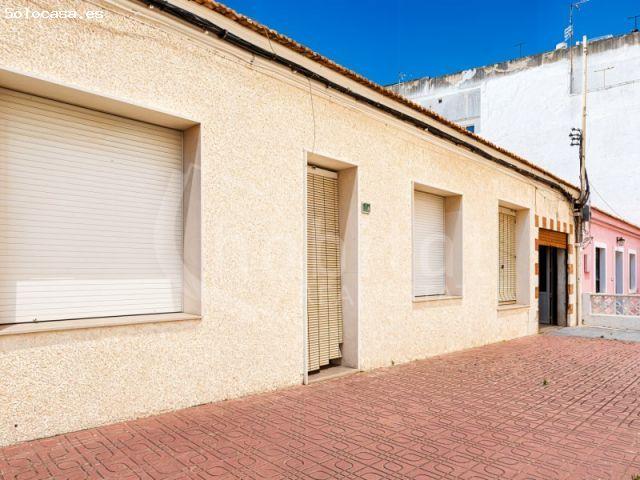 Casa de pueblo en planta baja con patio y garaje a la venta en Los Montesinos