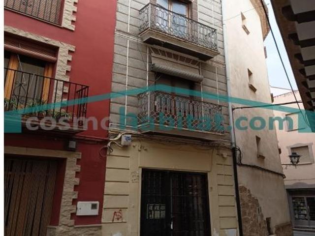 Casa de pueblo para reformar con gran potencial, en pleno corazón de Jérica!
