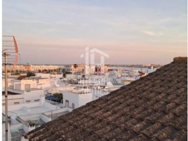 Casa de pueblo reformada en el centro de Ayamonte