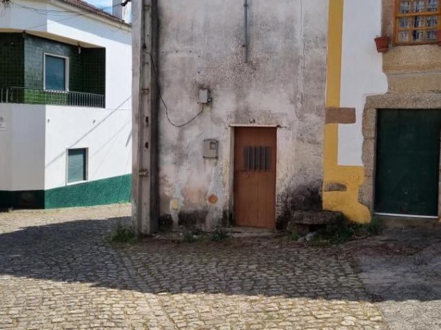 CASA de pedra à remodelar