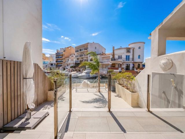 Casa de pescador reformada con 8m amarre 126m² Empuriabrava