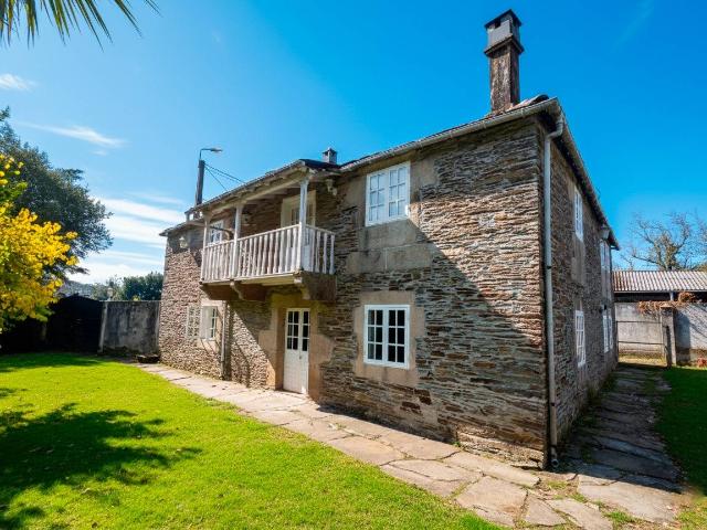 CASA DE PIEDRA TRADICIONAL