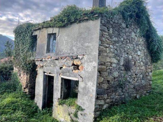 Casa de piedra a rehabilitar con proyecto aprobado y vistas al mar – a 5 min de la playa