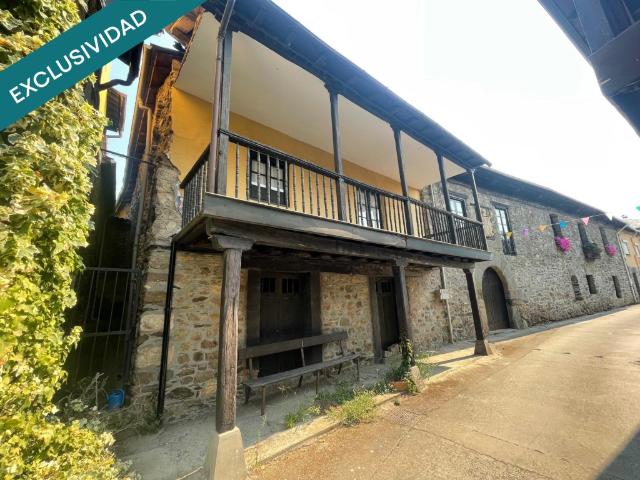 Casa de piedra blasonada con patio interior, bodega y lareira – San Esteban de Valdueza Ponferrada