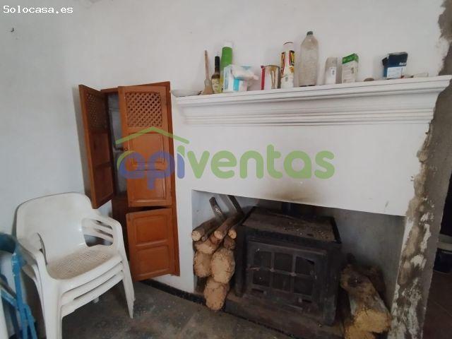 Casa de piedra con 13 hec de terreno con almendros