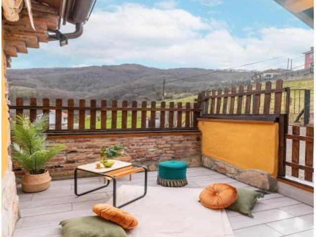 Casa de piedra con encanto asturiano, terraza y corredor en San Martín de Rey Aurelio