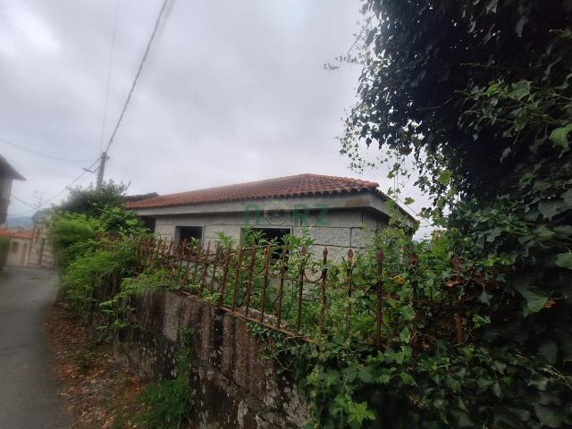 casa de piedra con finca