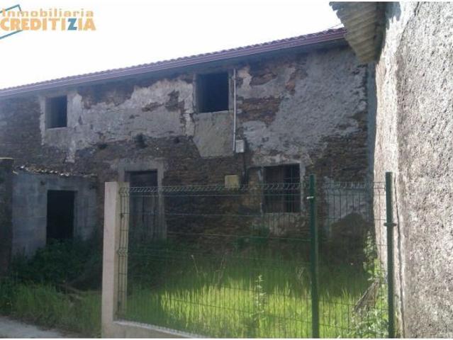 CASA DE PIEDRA CON FINCA Y HORREO