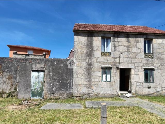 Casa de piedra con jardín en venta en Lira, Carnota