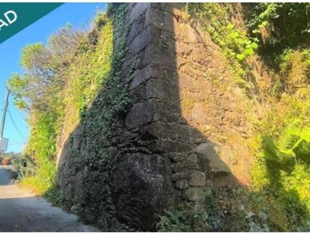 Casa de piedra con potencial a precio increíble