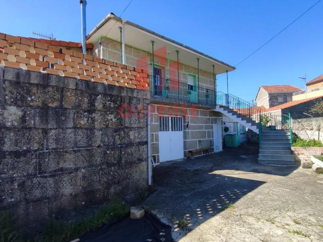 CASA DE PIEDRA CON PARCELA EN XUNQUEIRA DE AMBÍA, PRÓXIMA A SANDIÁS