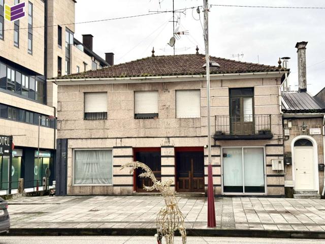 Casa de piedra de uso hotelero o residencial para vivir o hacer un edificio de 6 plantas para 11 viviendas !