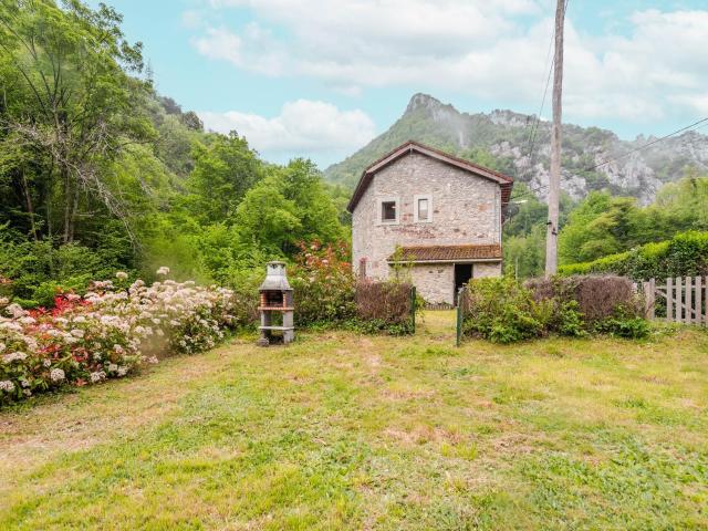 CASA DE PIEDRA EN SOMIEDO COMPLETAMENTE REFORMADA