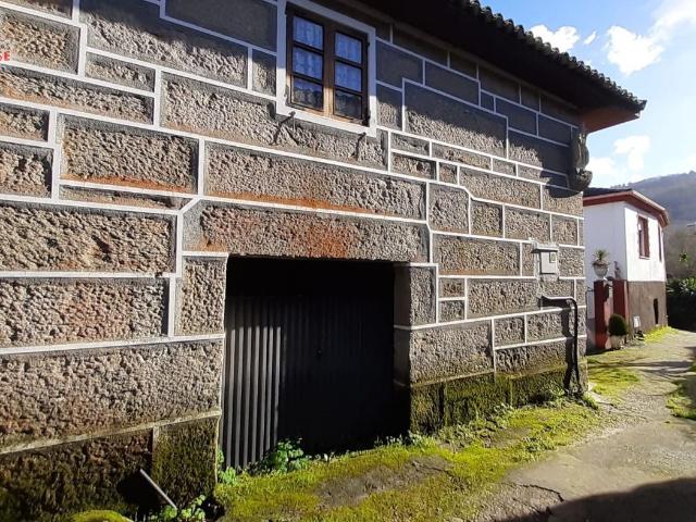 CASA DE PIEDRA PARA REFORMAR CON PATIO Y PARCELA ENFRENTE