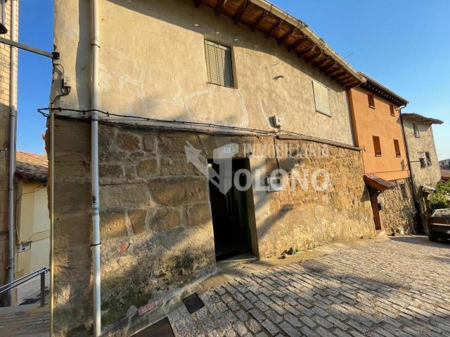 Casa de piedra para reformar en el Centro Histórico, en la parte alta del municipio