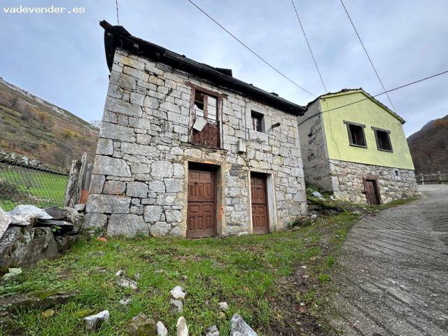 CASA DE PIEDRA PARA REFORMAR EN EL PUEBLO DE RIOALLER, PRINCIPADO DE ASTURIAS